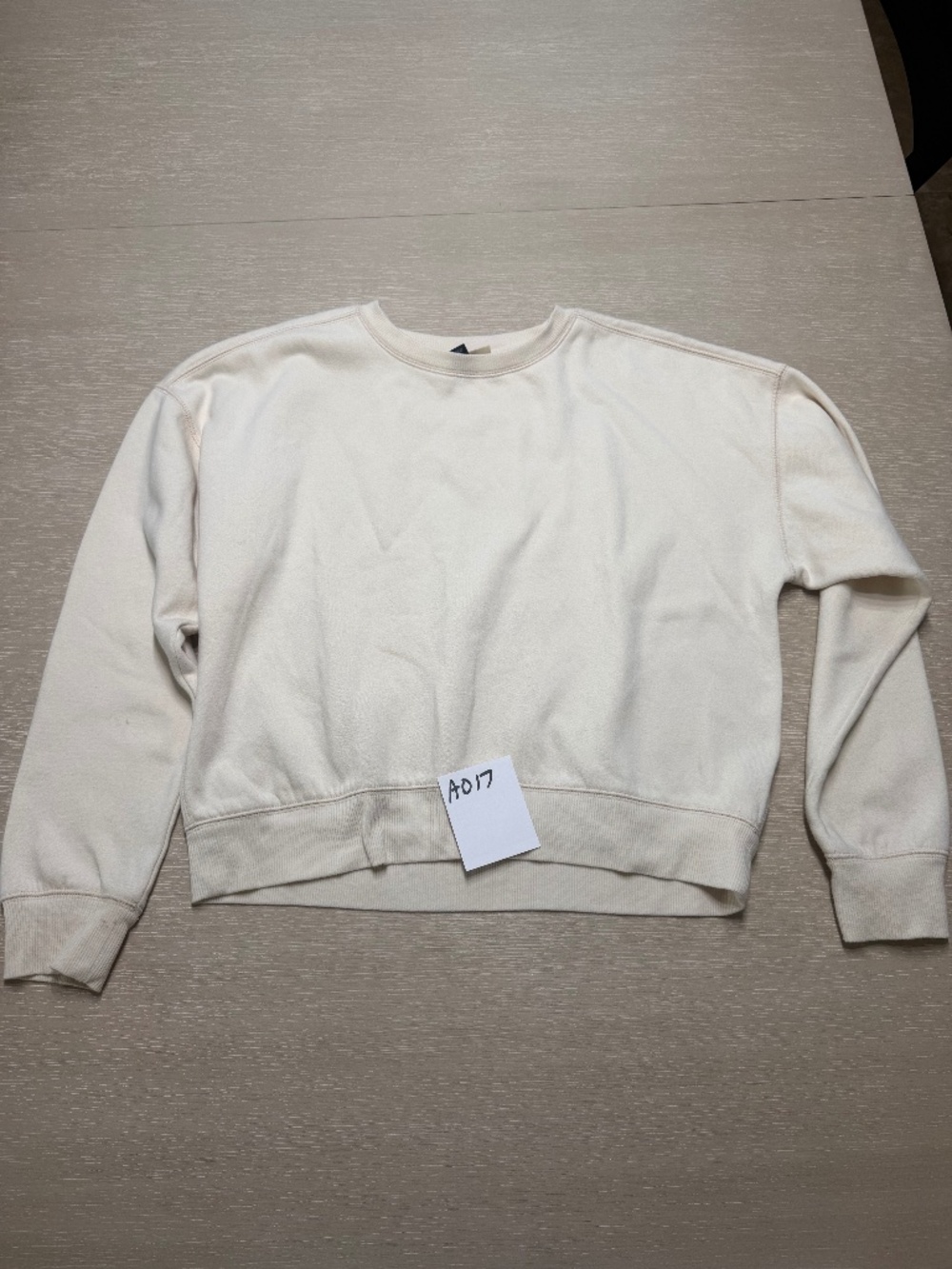 Universal Thread Cream Fleece Crewneck Sweatshirt Size M (A017)